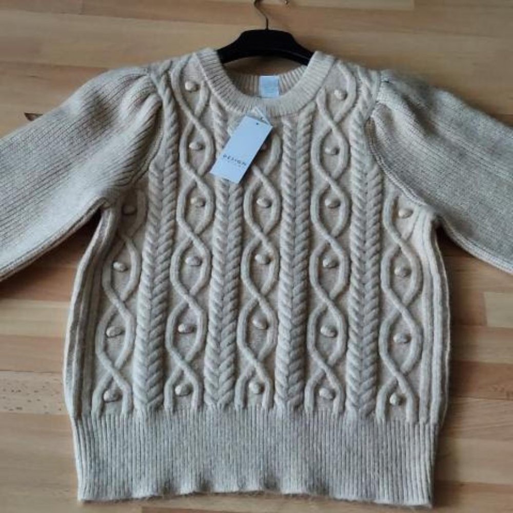 NWT - Design history  beautiful sweater - sz M